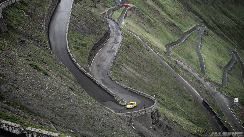 Illustration for article titled The Most Gorgeous Photos Of A Porsche Cayman You Will Ever See